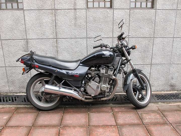 Honda CB750 Brat Style Nighthawk - Abandonedpier